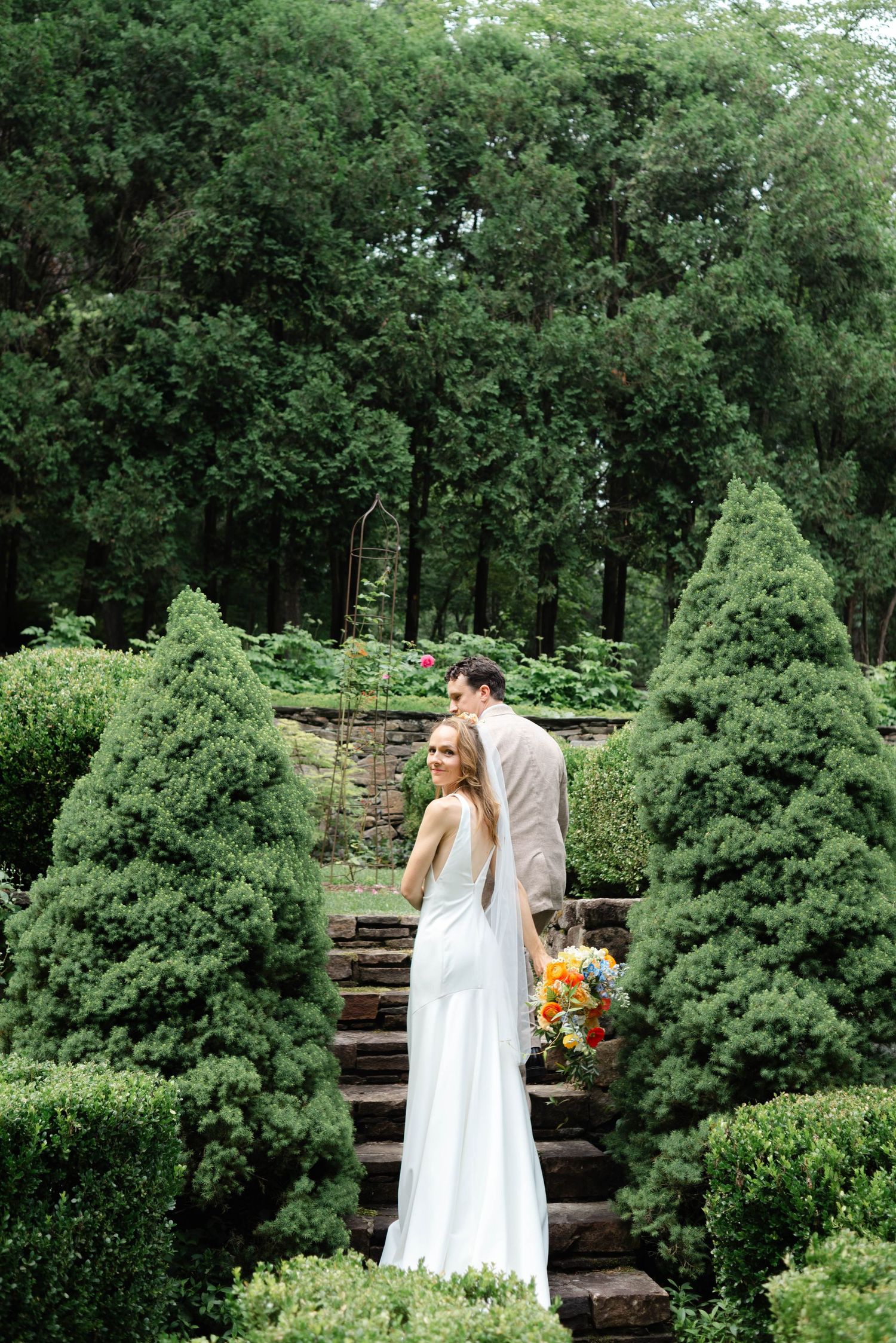 a-couple-walking-through-gardens-Chancellors-Rock-Farm