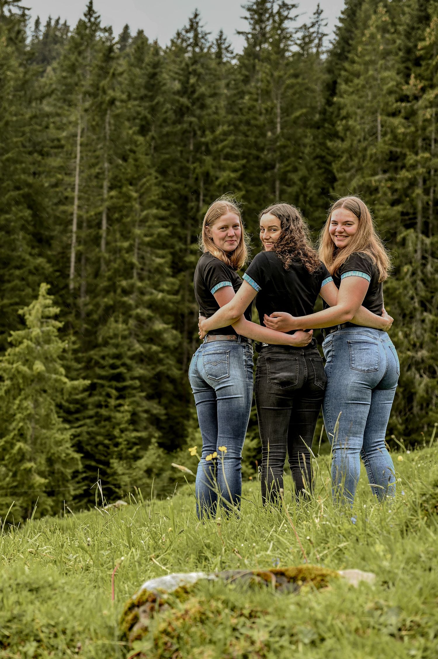 Sensebezirk, Freundinnen, Freunde, Freundinnenshooting, Gastlosen, Friends, Lachen, Shooting, Erinnerungen, Freundin, Plaffeien, Schwarzsee