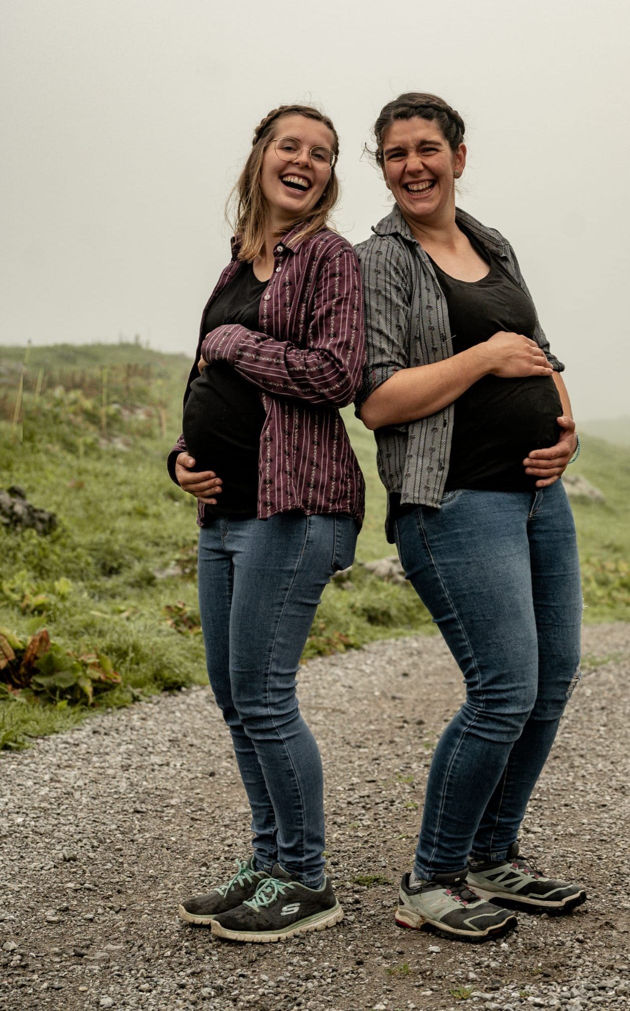 Schwangerschaftsshooting, Schwanger, Bilder von Schwanger, Edelweisshemd, lustige Fotos, kleines Wunder