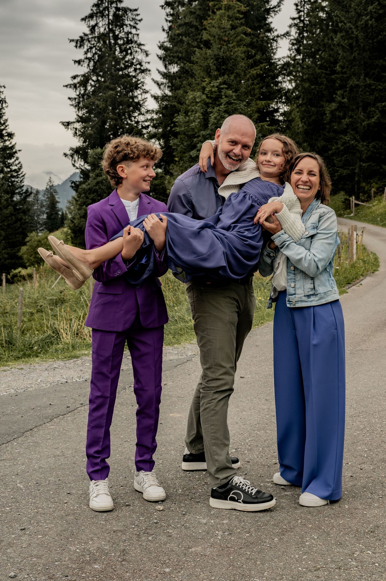 Taufe, Familie, Familienglück, Schwester, Bruder, Natur, Famislieshooting,
