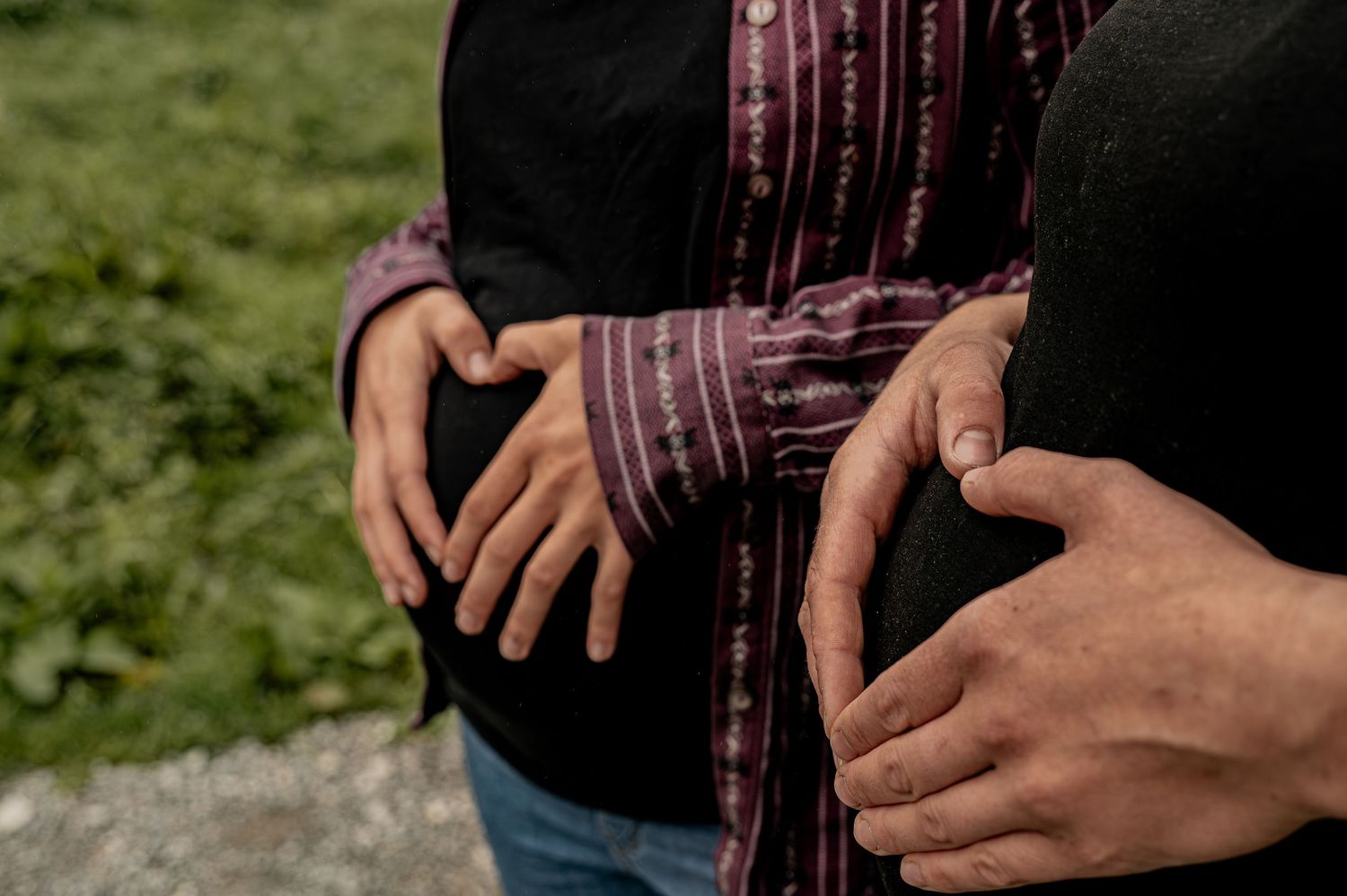 Schwangerschaftsshooting, Schwanger, Bilder von Schwanger, Edelweisshemd, lustige Fotos, kleines Wunder