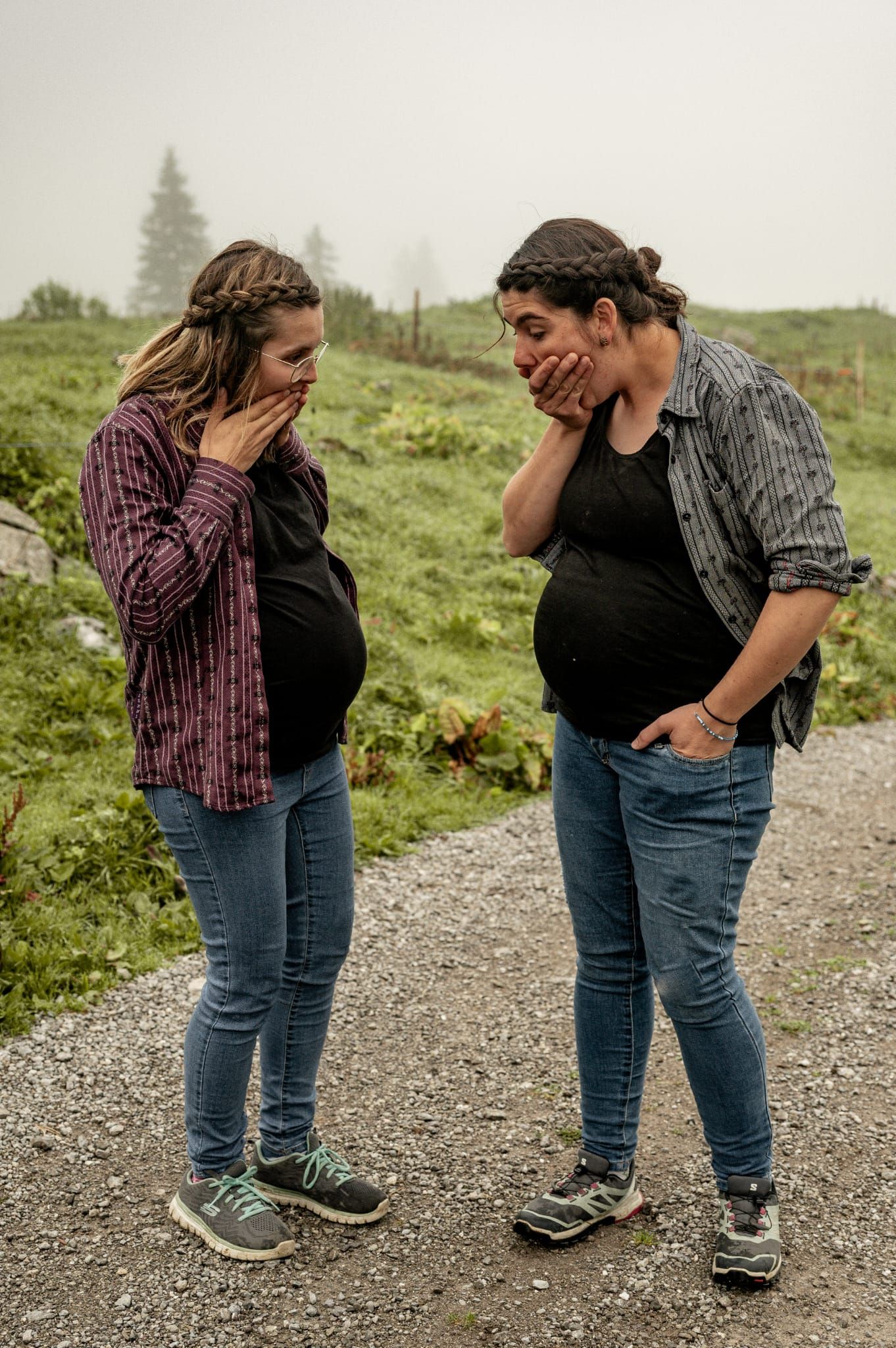 Schwangerschaftsshooting, Schwanger, Bilder von Schwanger, Edelweisshemd, lustige Fotos, kleines Wunder