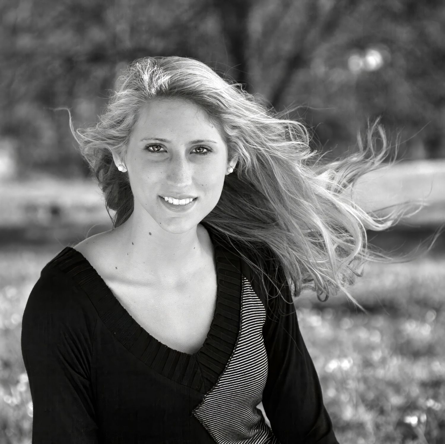 Black & white outdoor portrait in Pensacola park—dramatic light with reflector, stunning model, beautifully lit by Photography by Rachel.