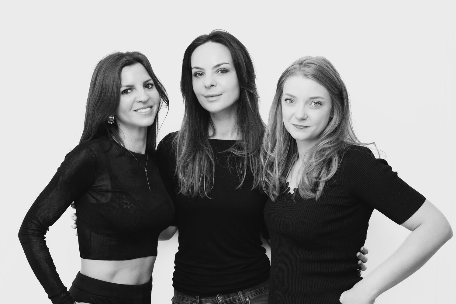 Portrait corporate réalisé en studio, cadrage sobre, posture professionnelle et regard affirmé