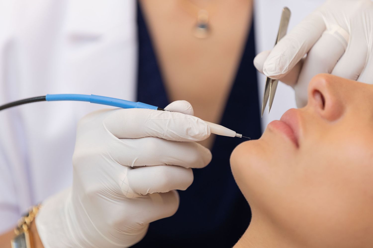Soignant en situation, séance studio réalisée au sein d’un cabinet médical / Médecine esthétique