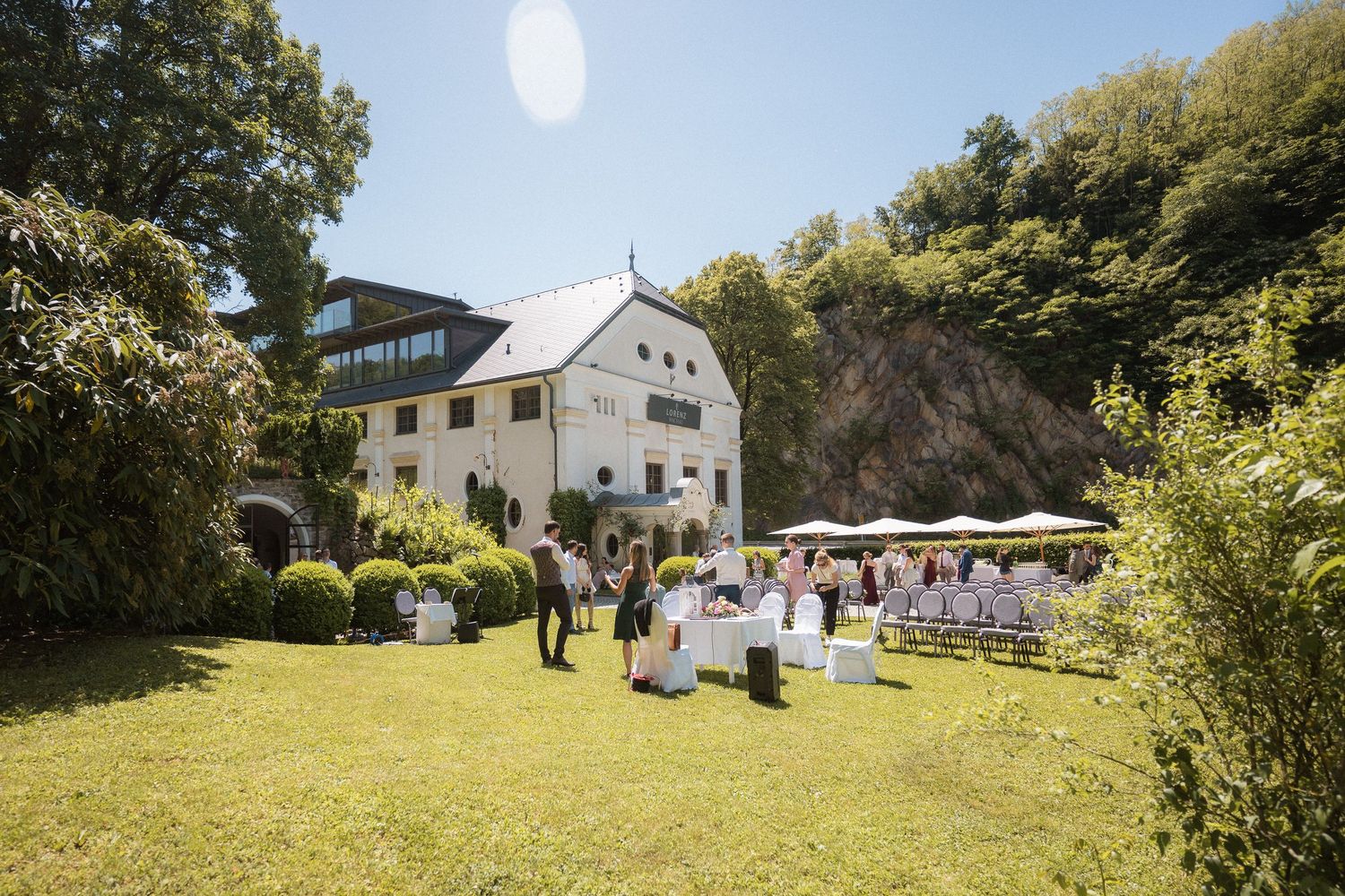 Hochzeitslocation Lorenz Wachau im Sonnenlicht, Die Agave findet vor der Location statt