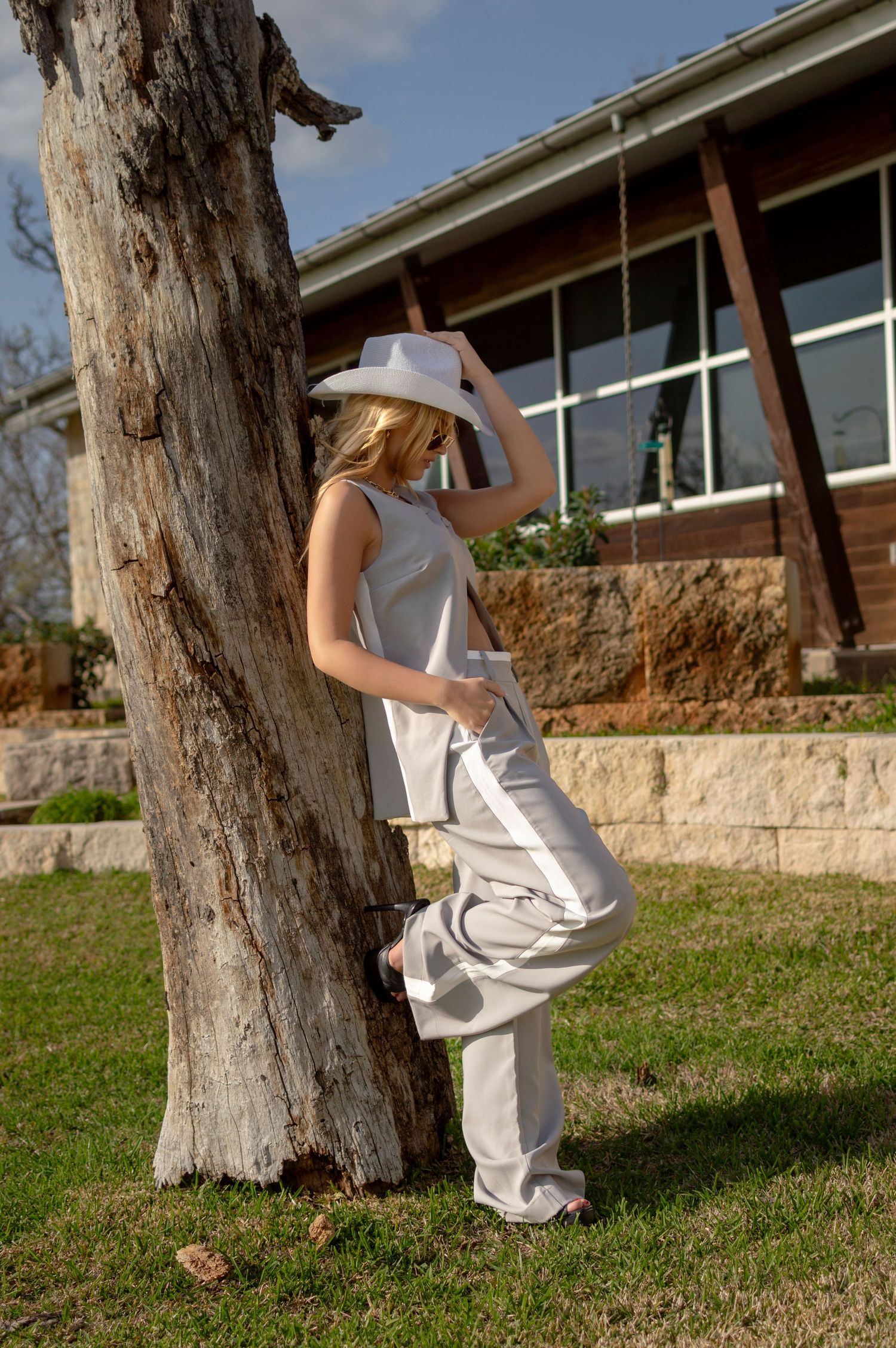 Fashion portrait shoot with female model and former Miss Teen Texas Bella Harvey in College Station, Texas