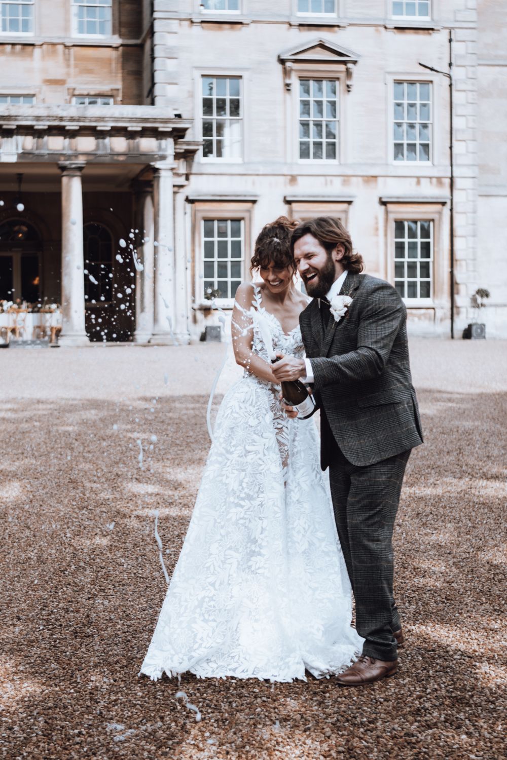 How to do a champagne spray photograph? - Naomi Mills Photography