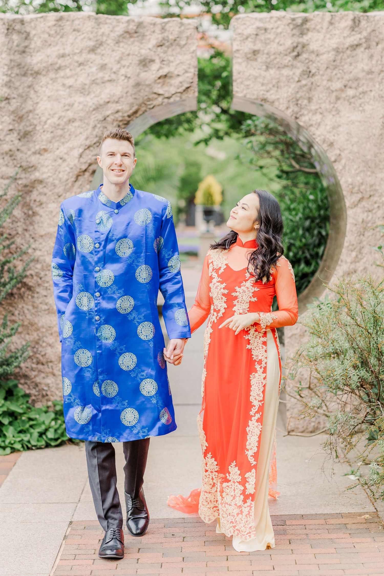 MOONGATE GARDEN WASHINGTON DC ENGAGEMENT PICTURES
