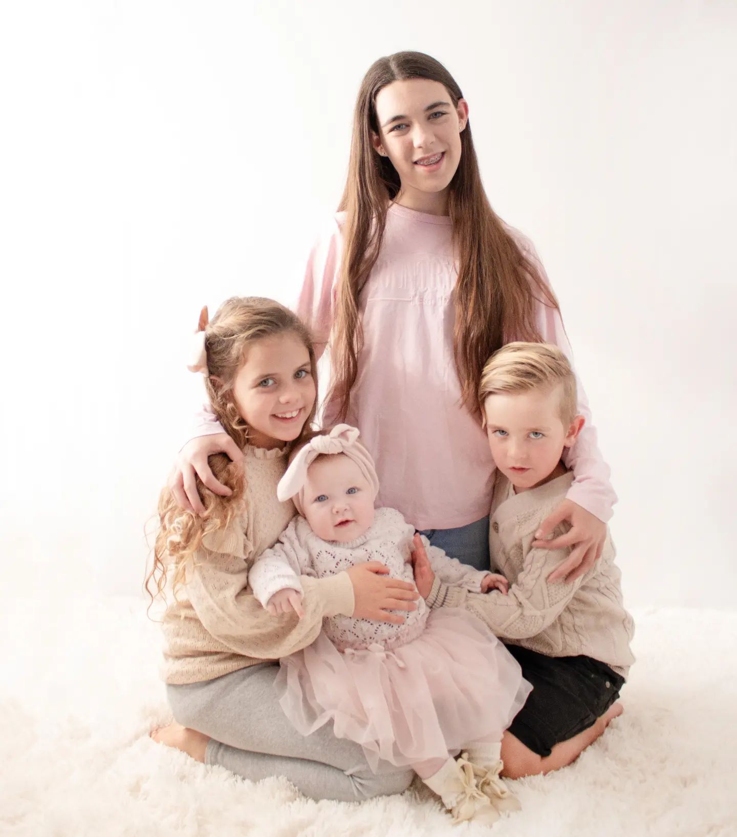 siblings at monthly portrait session