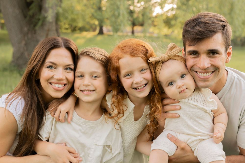 family of five squeezing their faces together for a photo