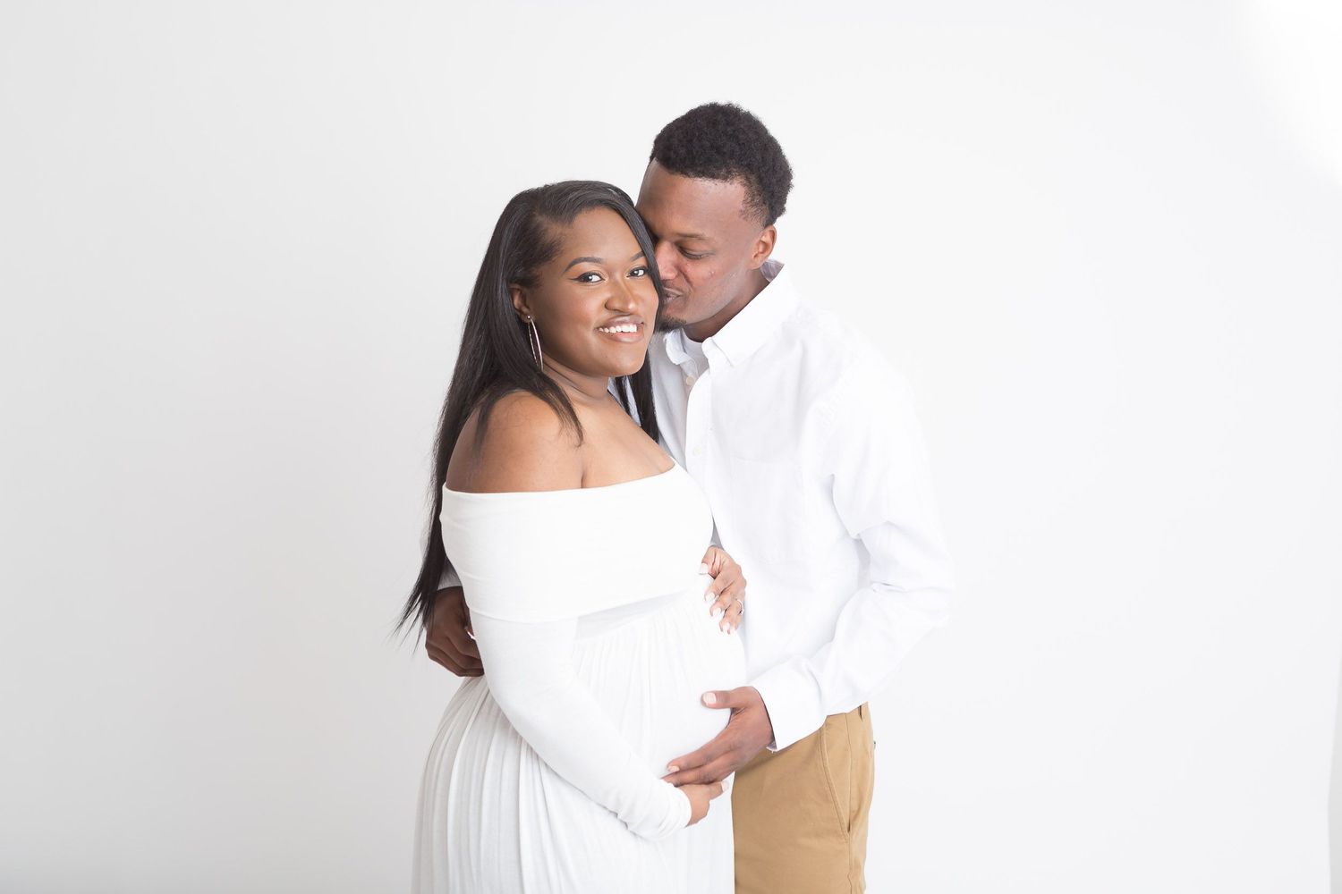 expecting couple posed in studio maternity photoshoot chattanooga, new born photography, photography in studio, infant
