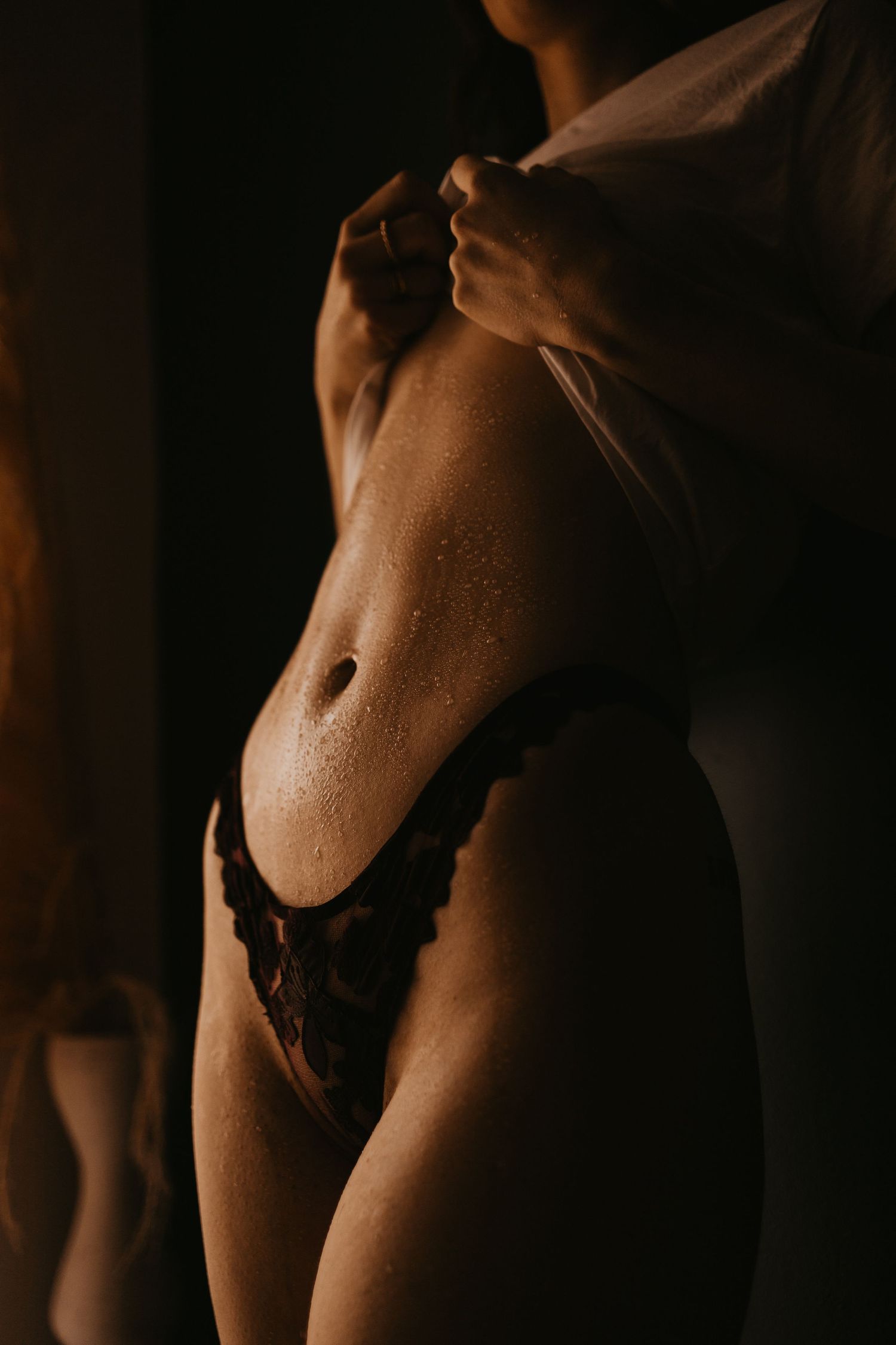 barrie boudoir photographer wet set mini session shower shoot