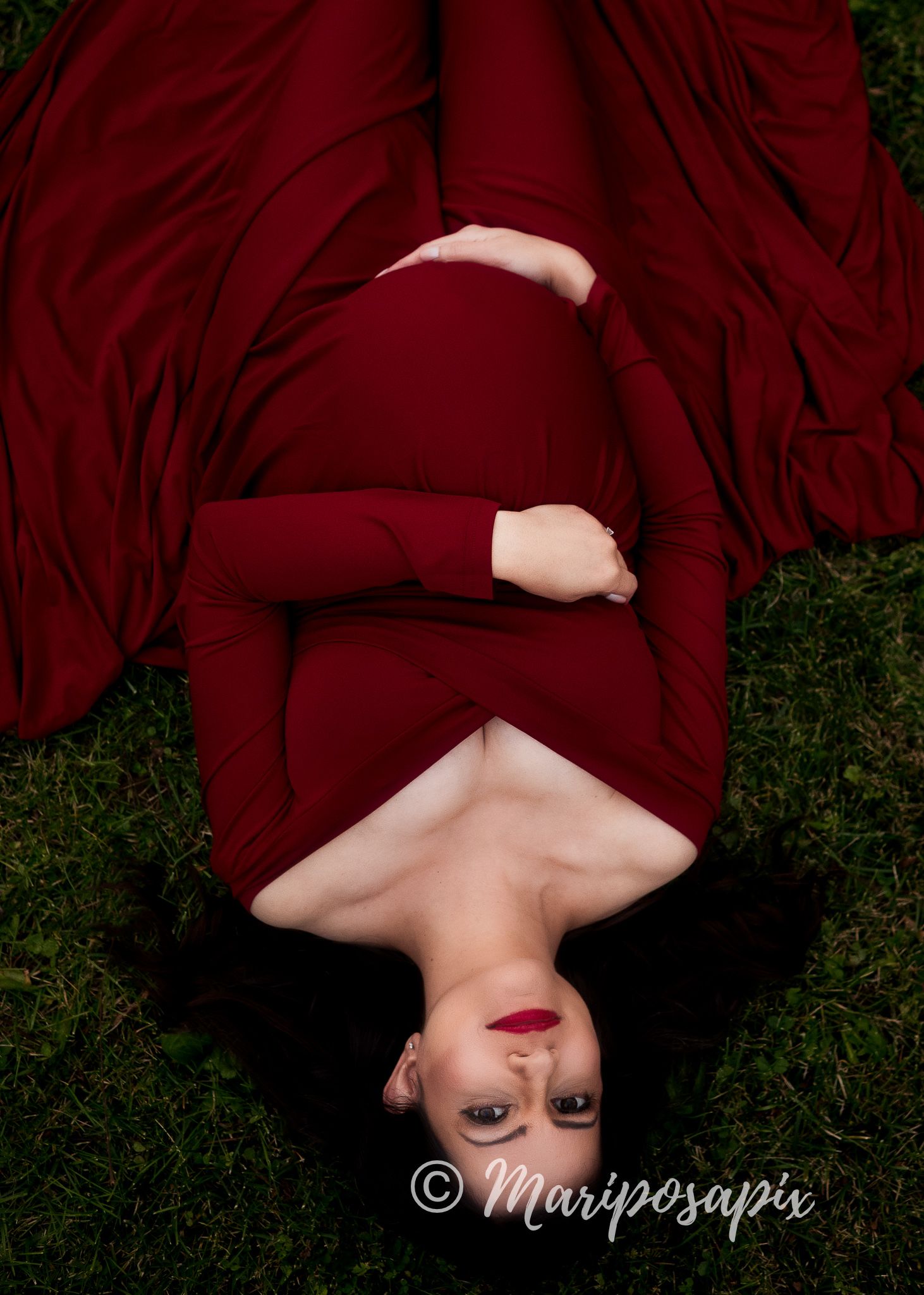 outdoor maternity in red dress