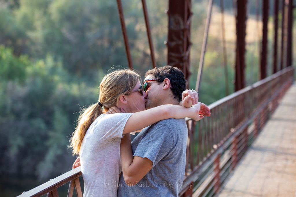 gunnii sack photography, bridge shoot, river shoot, amador county photographer, anniversary shoot, amador county video