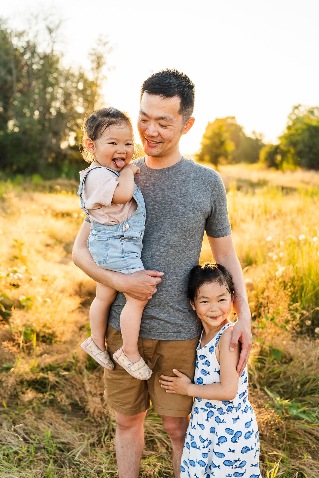 Redmond Family Photographer, father with daughters