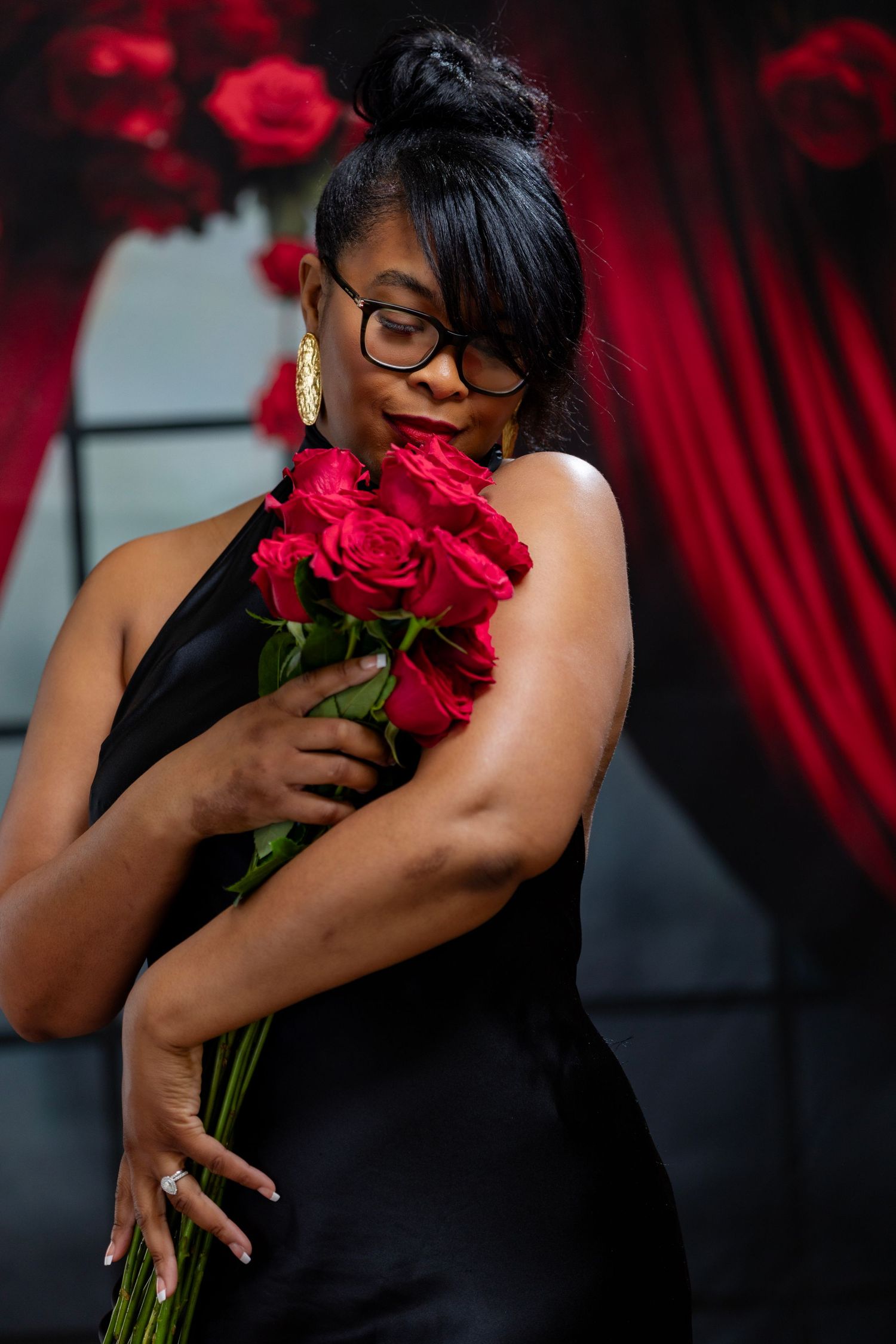 Against the backdrop of delicate roses, our client strikes a pose, exuding strength and resilience.