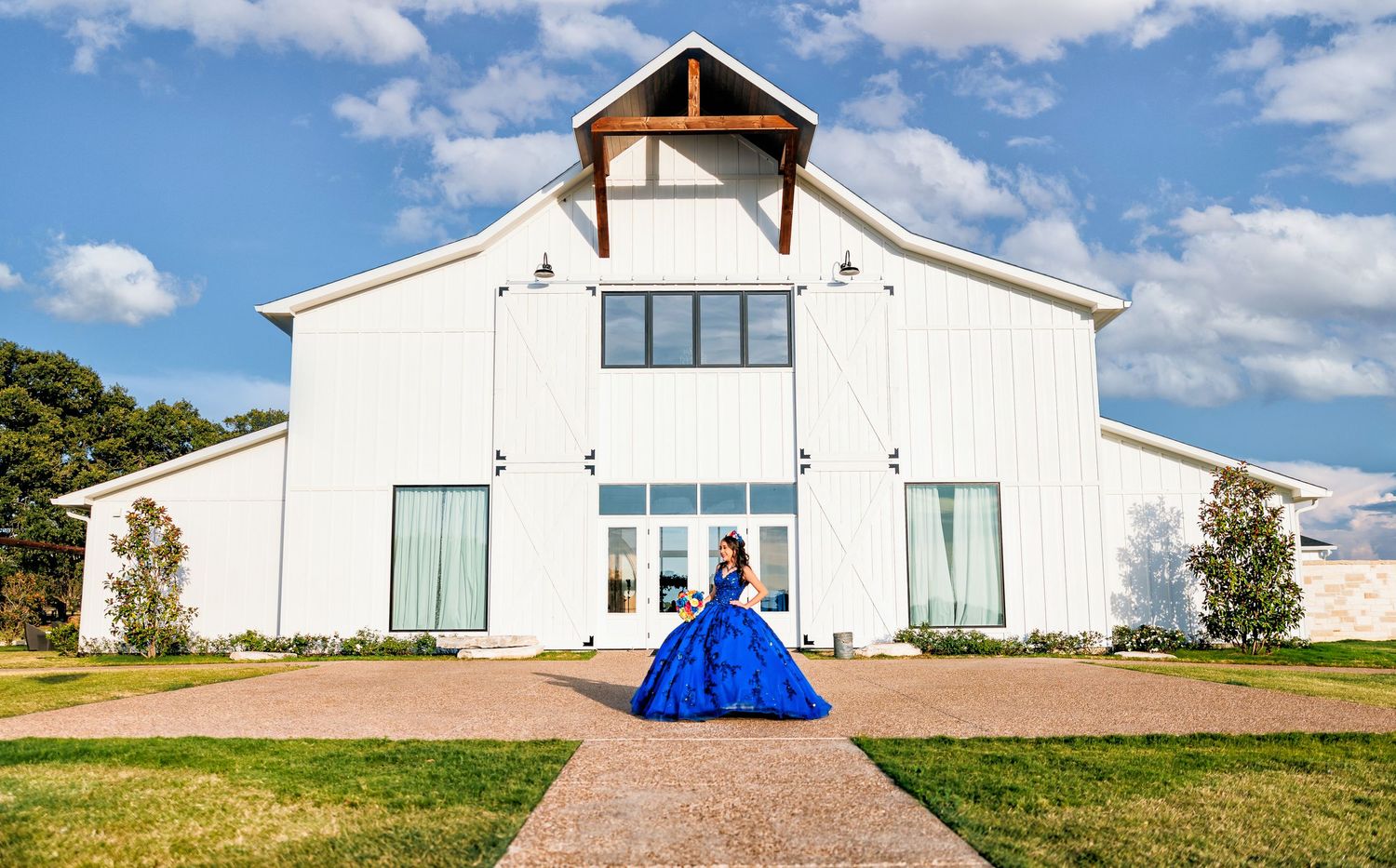 Quince Photographer near me, Quince Photos, Quince Flowers, affordable photographer, Quinceañera dress