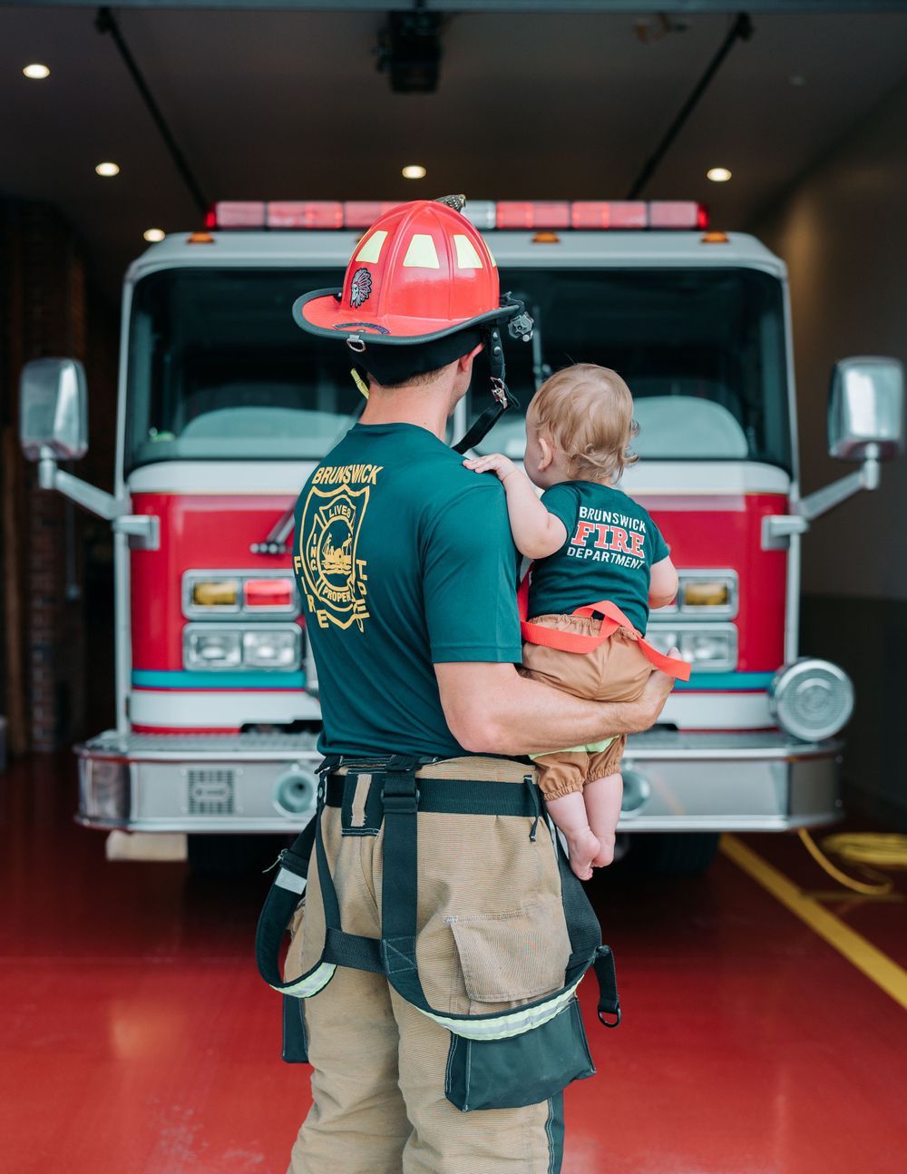 brunswick-fire-department+firefighter-family-photos+father-and-son-photographs+one-year-old-photos+firefighter-brunswick