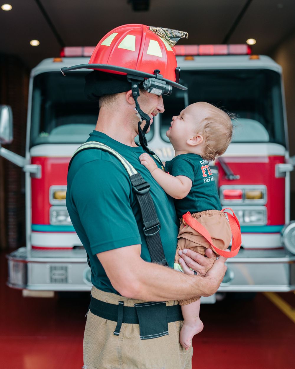 brunswick-fire-department+firefighter-family-photos+father-and-son-photographs+one-year-old-photos+firefighter-brunswick