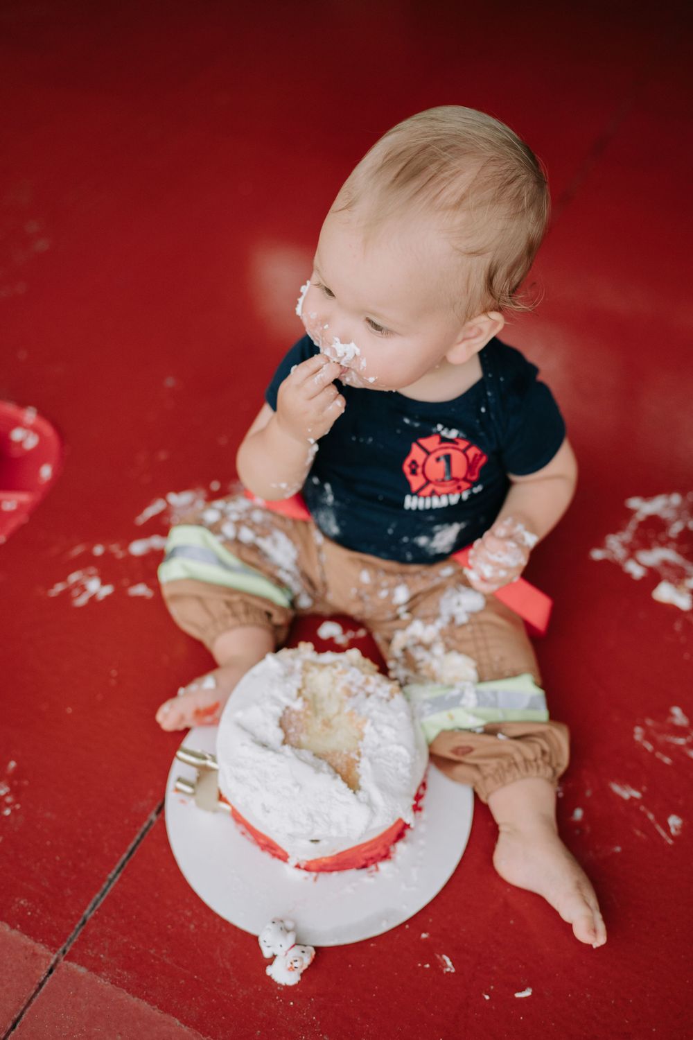 cake-smash-saint-simons-island+firefighter-themed-cake-smash+brunswick-georgia-fire-fighter