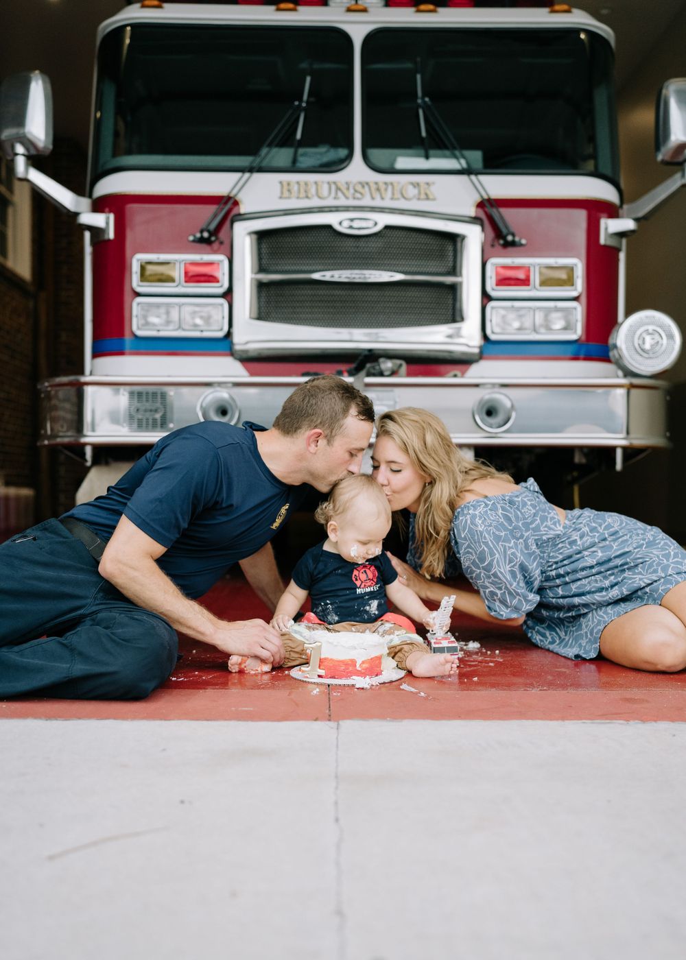 cake-smash-saint-simons-island+firefighter-themed-cake-smash+brunswick-georgia-firefighter