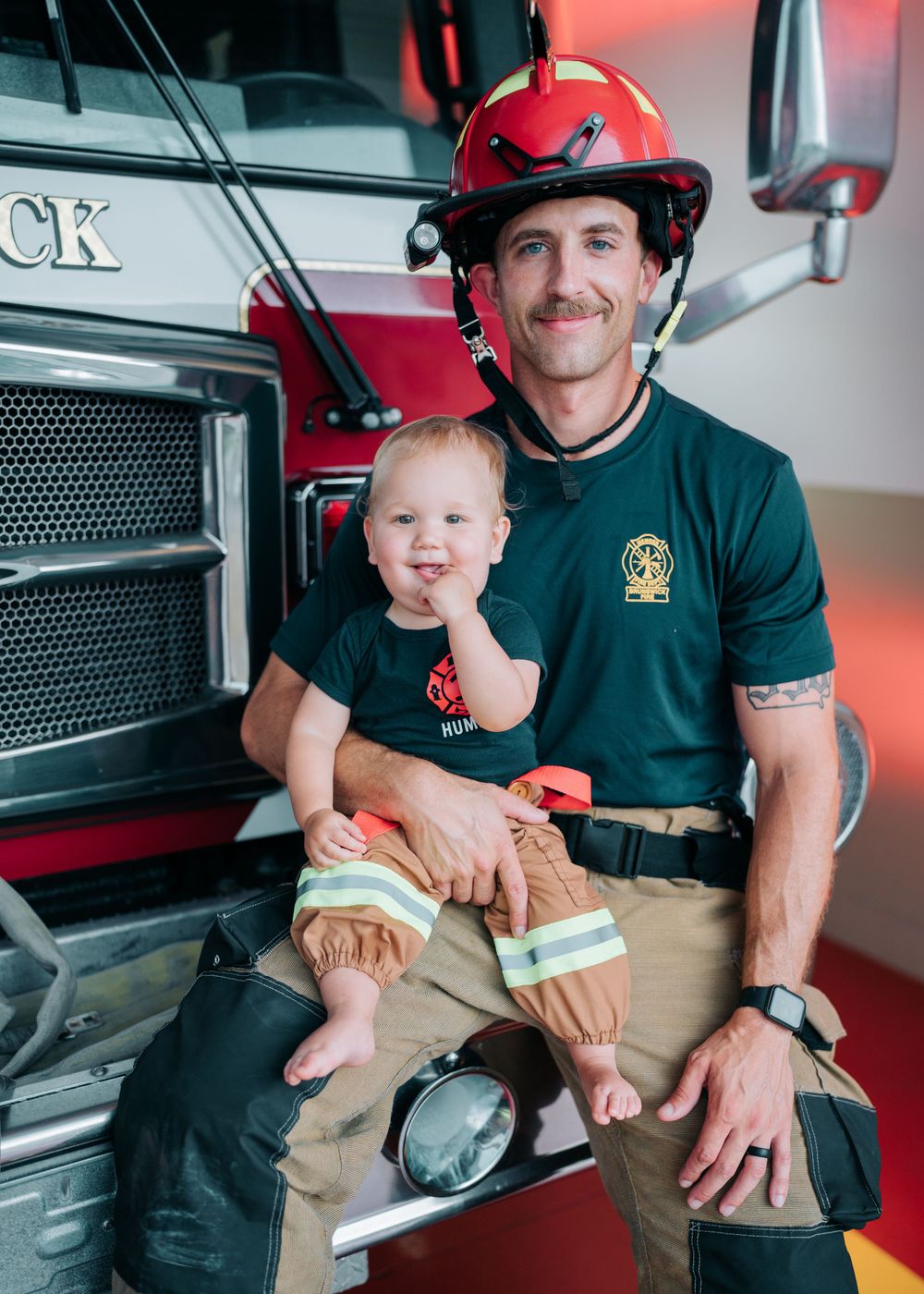 brunswick-fire-department+firefighter-family-photos+father-and-son-photographs+one-year-old-photos+firefighter-brunswick