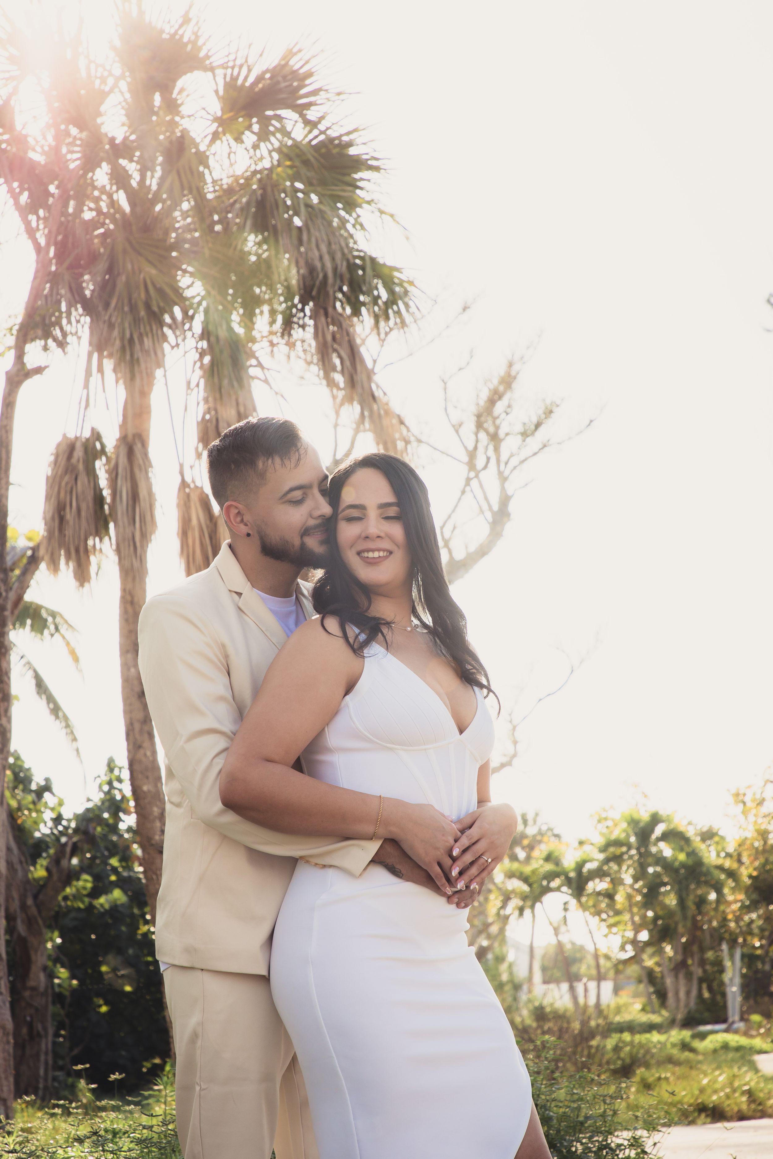 chic beach engagement session in Florida