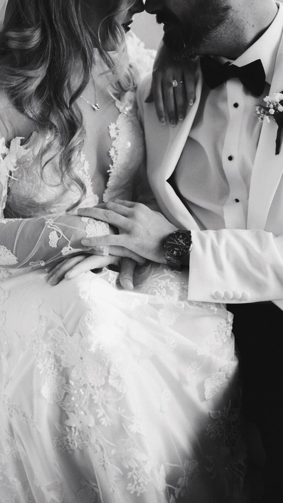Black and white wedding photos capture romantic moments between newlyweds.