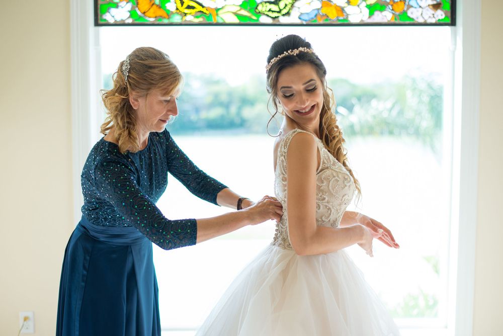 mother closing up the wedding dress. wedding day. Progreso Texas. wedding photographer