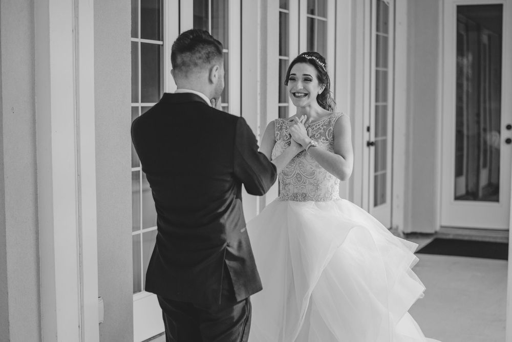groom's reaction to bride first look. wedding day. Progreso Texas. wedding photographer