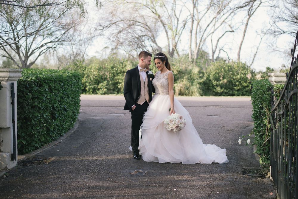 bride and groom wedding photo shoot. wedding day. Progreso Texas. wedding photographer