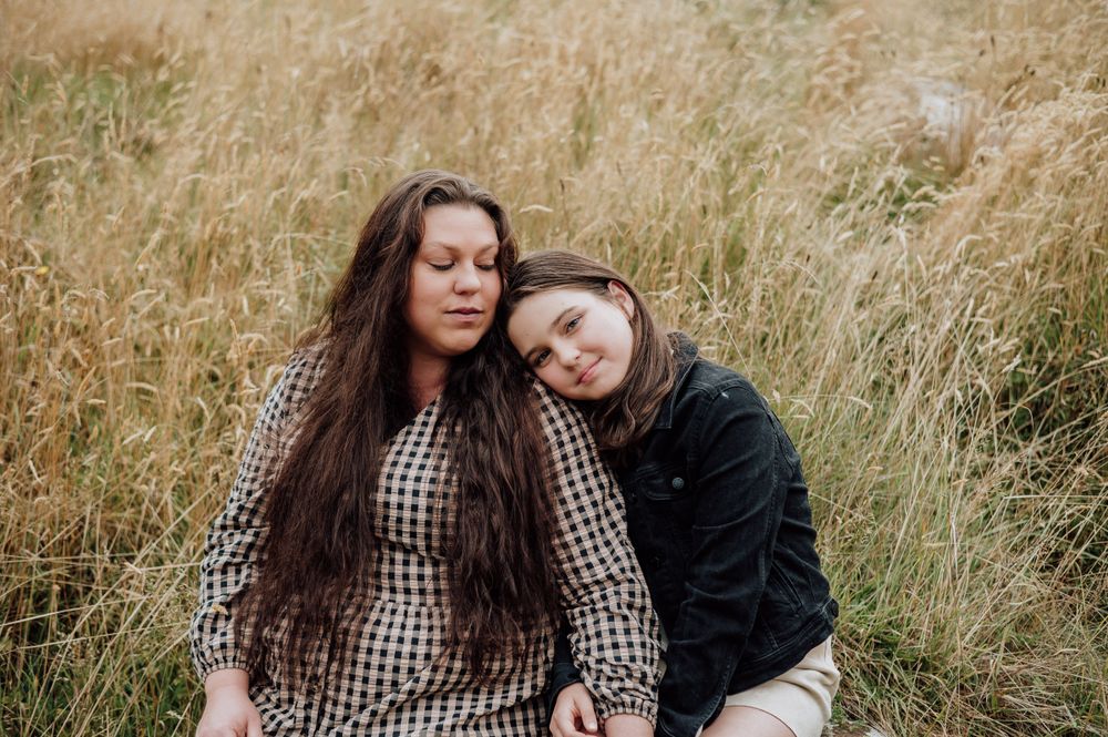 beautiful family moment captured in tasmania by tasmanian family photographer joss jensen