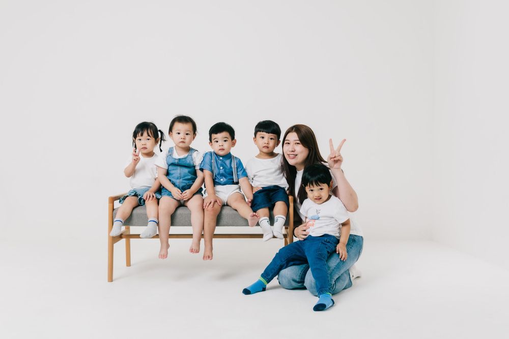 畢業寫真、畢業照、托嬰中心寶寶畢業寫真、屏東推薦托嬰中心、企鵝寶寶托嬰中心、幼兒園畢業寫真、幼兒園畢業照，畢業學士服照、幼兒學士照、屏東攝影棚、主題式攝影、幼兒園生活照、個人藝術寫真、攝長爸爸、攝長媽媽、攝影師媽媽Rebecca、高雄台南個
