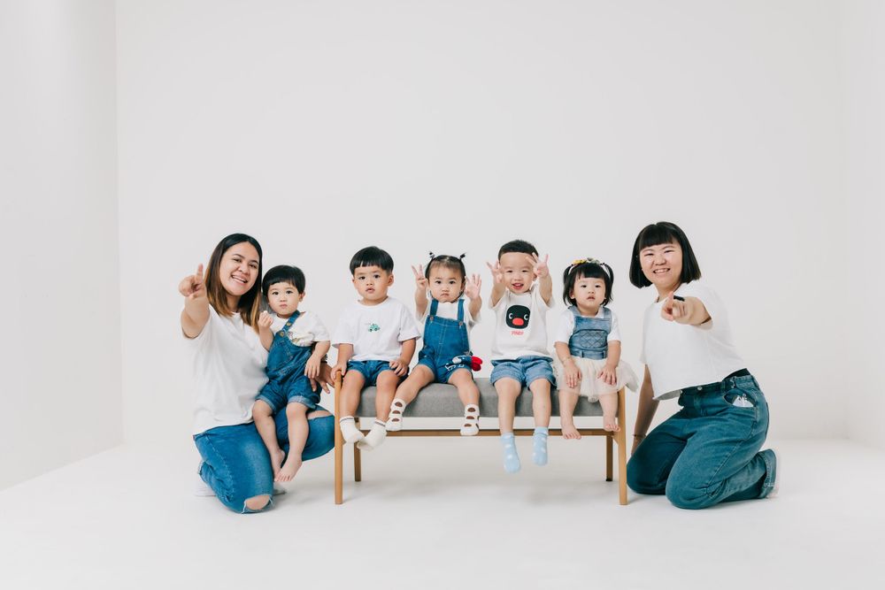 畢業寫真、畢業照、托嬰中心寶寶畢業寫真、屏東推薦托嬰中心、企鵝寶寶托嬰中心、幼兒園畢業寫真、幼兒園畢業照，畢業學士服照、幼兒學士照、屏東攝影棚、主題式攝影、幼兒園生活照、個人藝術寫真、攝長爸爸、攝長媽媽、攝影師媽媽Rebecca、高雄台南個