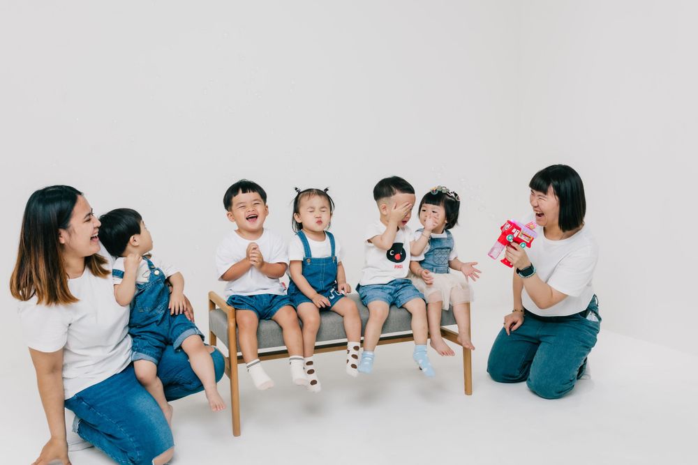 畢業寫真、畢業照、托嬰中心寶寶畢業寫真、屏東推薦托嬰中心、企鵝寶寶托嬰中心、幼兒園畢業寫真、幼兒園畢業照，畢業學士服照、幼兒學士照、屏東攝影棚、主題式攝影、幼兒園生活照、個人藝術寫真、攝長爸爸、攝長媽媽、攝影師媽媽Rebecca、高雄台南個