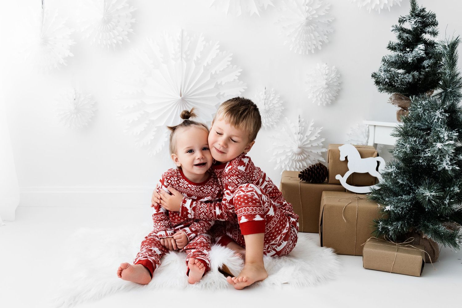 all white christmas mini photoshoot