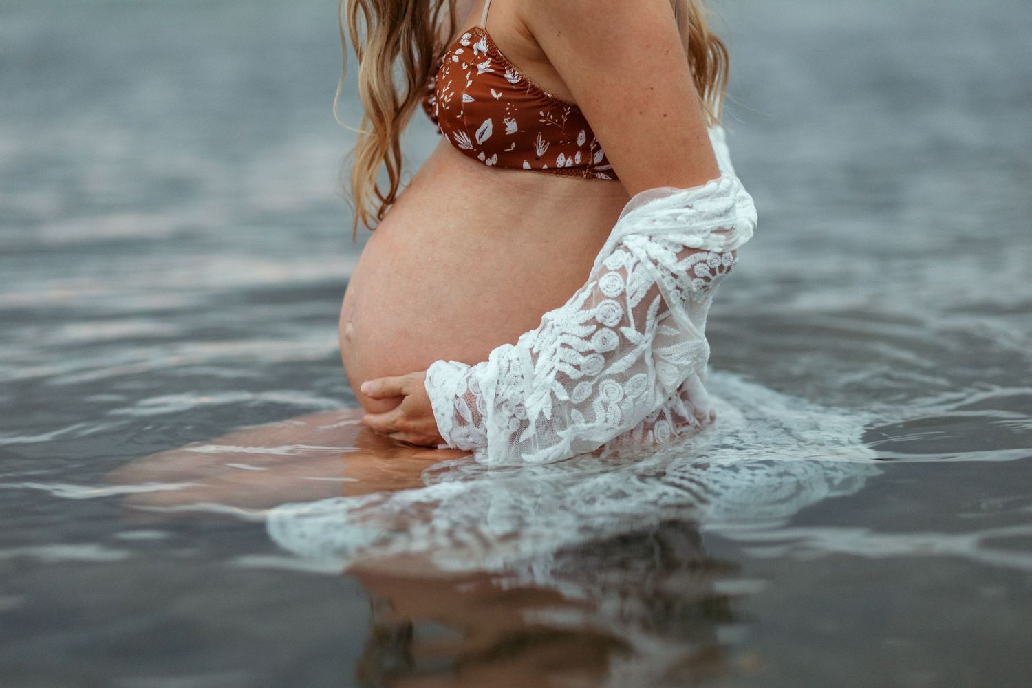 Water Belly Maternity Photoshoot in lake, Lake Macquarie, Newcastle, Hunter Valley, New South Wales