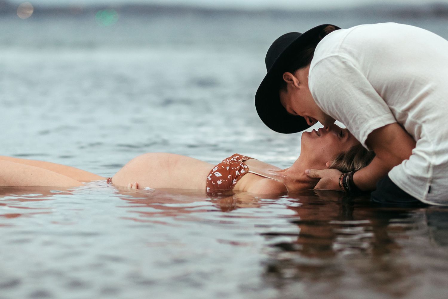 Couple kissing water at maternity Photoshoot at sunset on the beach, Lake Macquarie, Newcastle, Hunter Valley