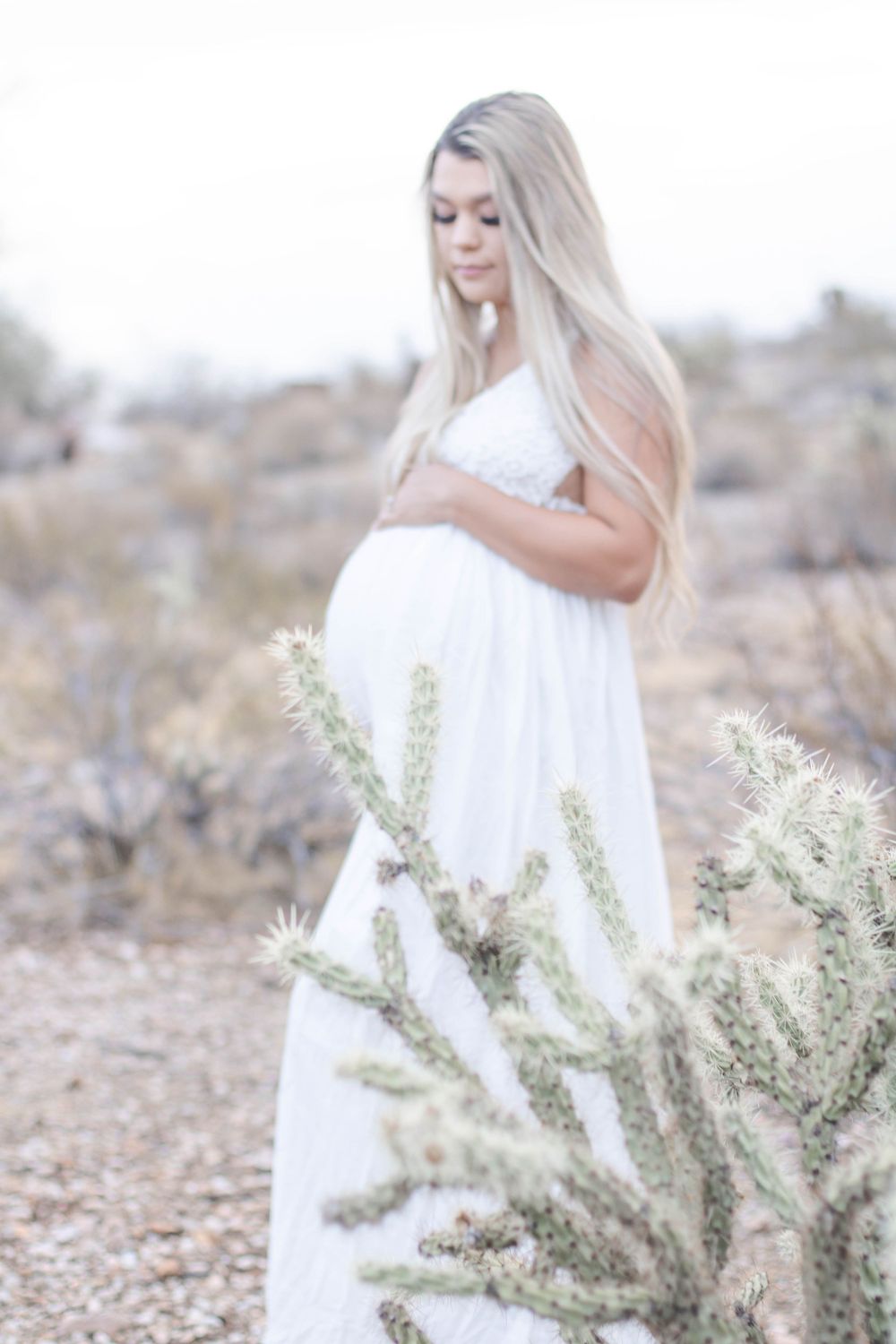 Maternity photographer in Knoxville. Outdoor maternity photo shoot. Maternity photos. Maternity portraits.