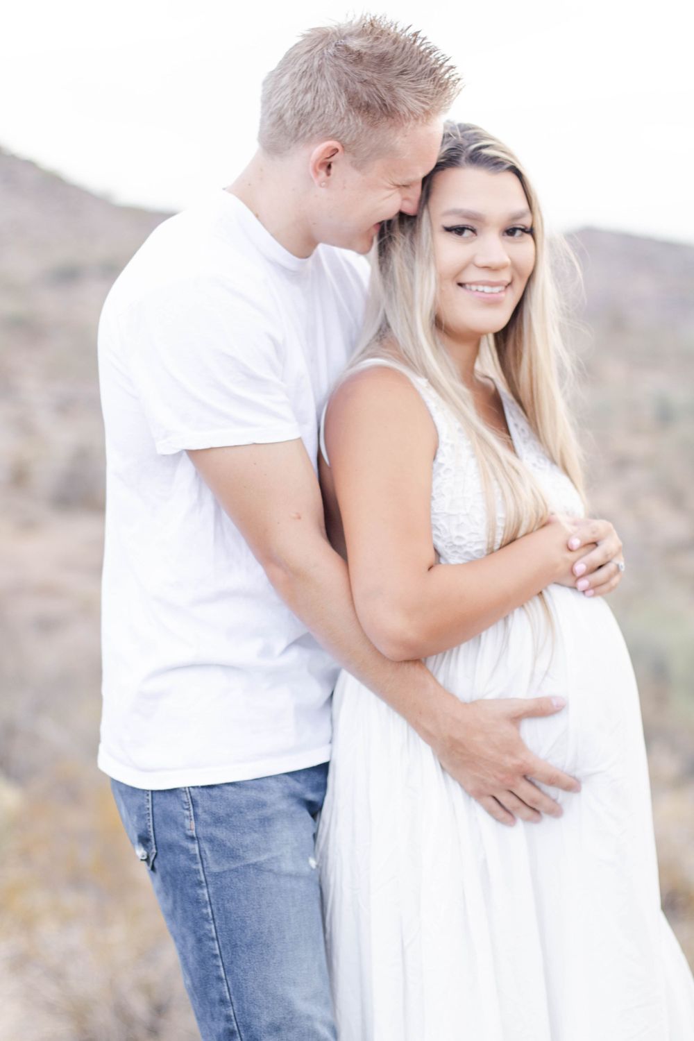 Maternity photographer in Knoxville. Outdoor maternity photo shoot. Maternity photos. Maternity portraits.