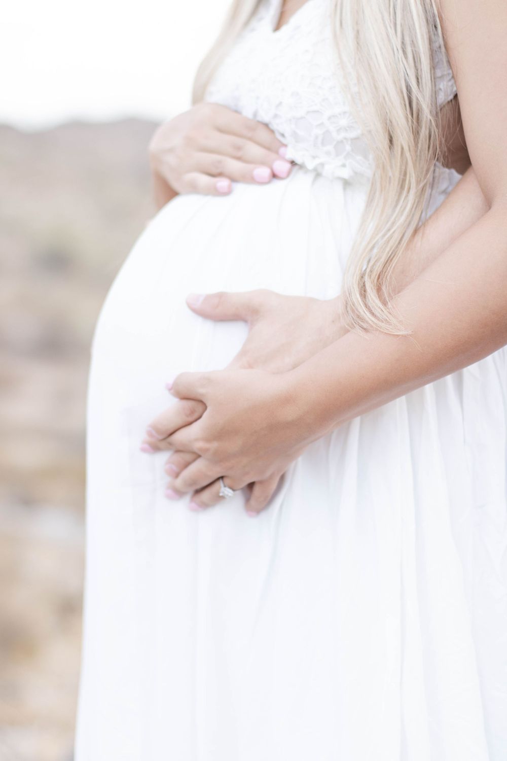Maternity photographer in Knoxville. Outdoor maternity photo shoot. Maternity photos. Maternity portraits.