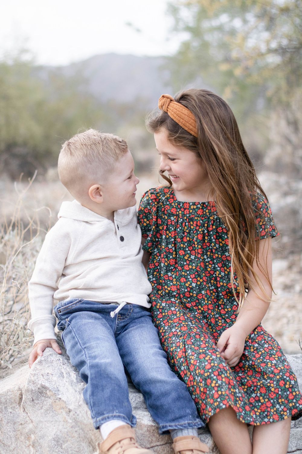 Family photographer in Knoxville. Outdoor family photos. Kid friendly photographer in Knoxville. Family portraits.