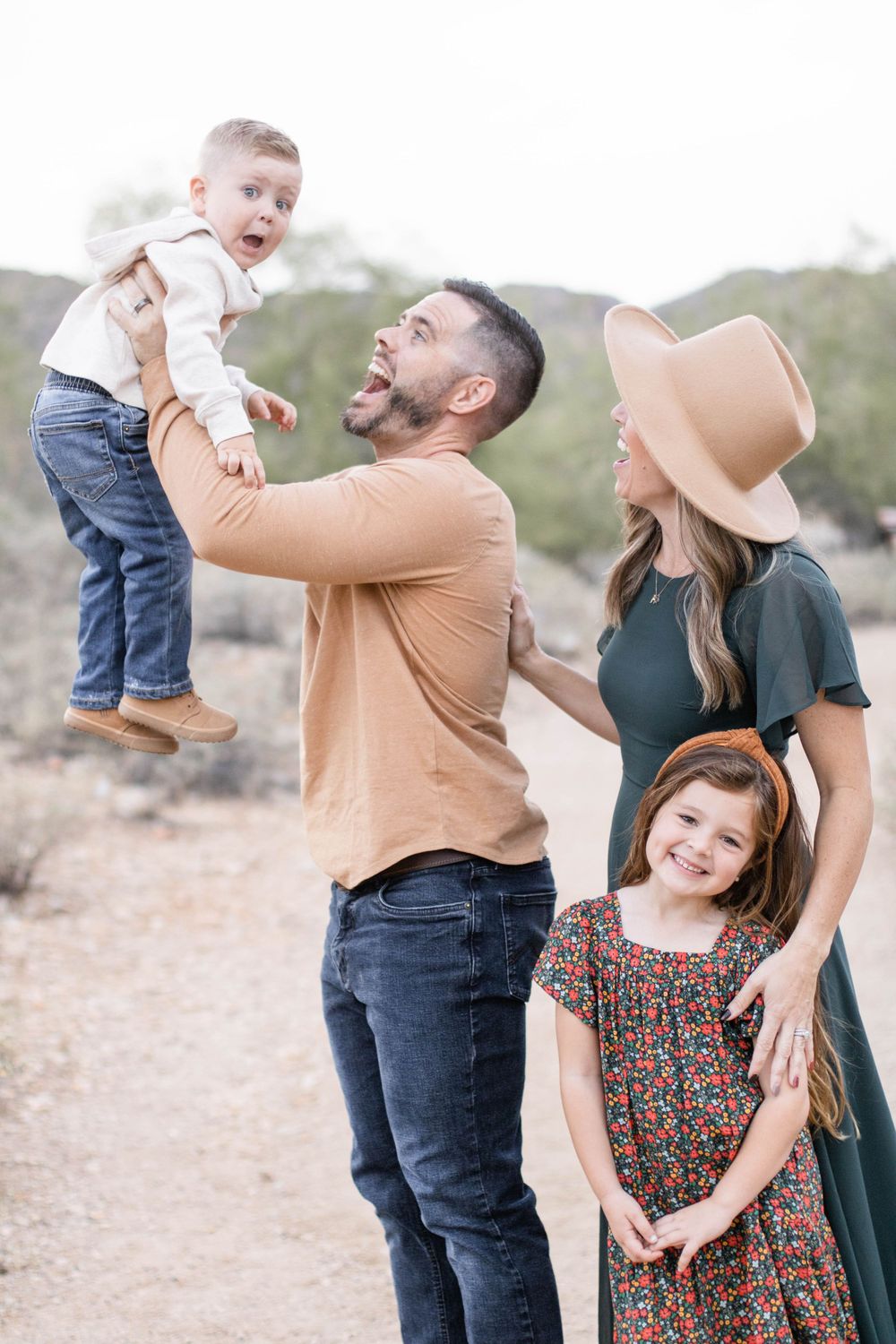 Family photographer in Knoxville. Outdoor family photos. Kid friendly photographer in Knoxville. Family portraits.