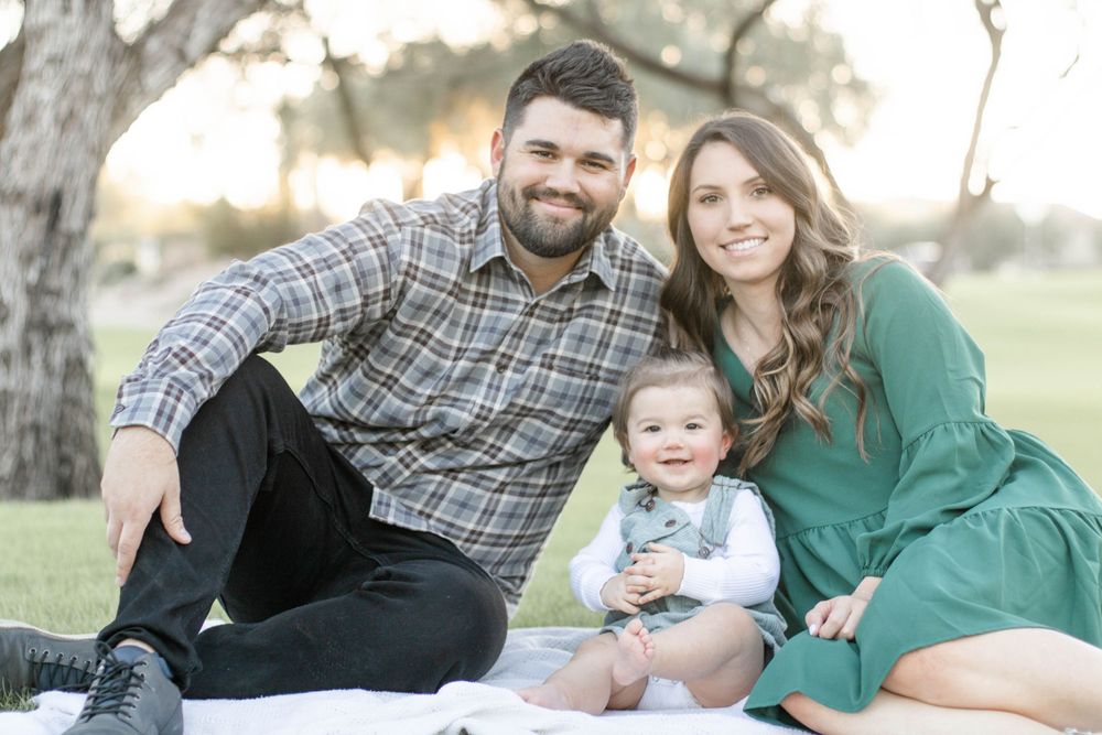 Family photographer in Knoxville. Outdoor family photos. Kid friendly photographer in Knoxville. Family portraits.