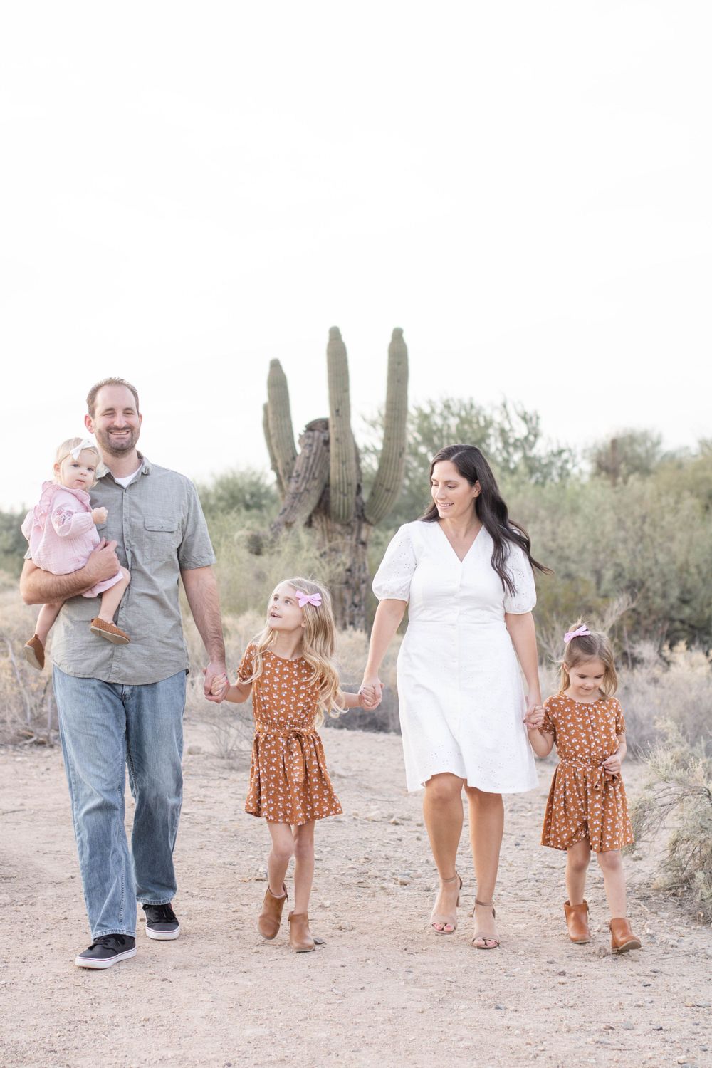 Family photographer in Knoxville. Outdoor family photos. Kid friendly photographer in Knoxville. Family portraits.