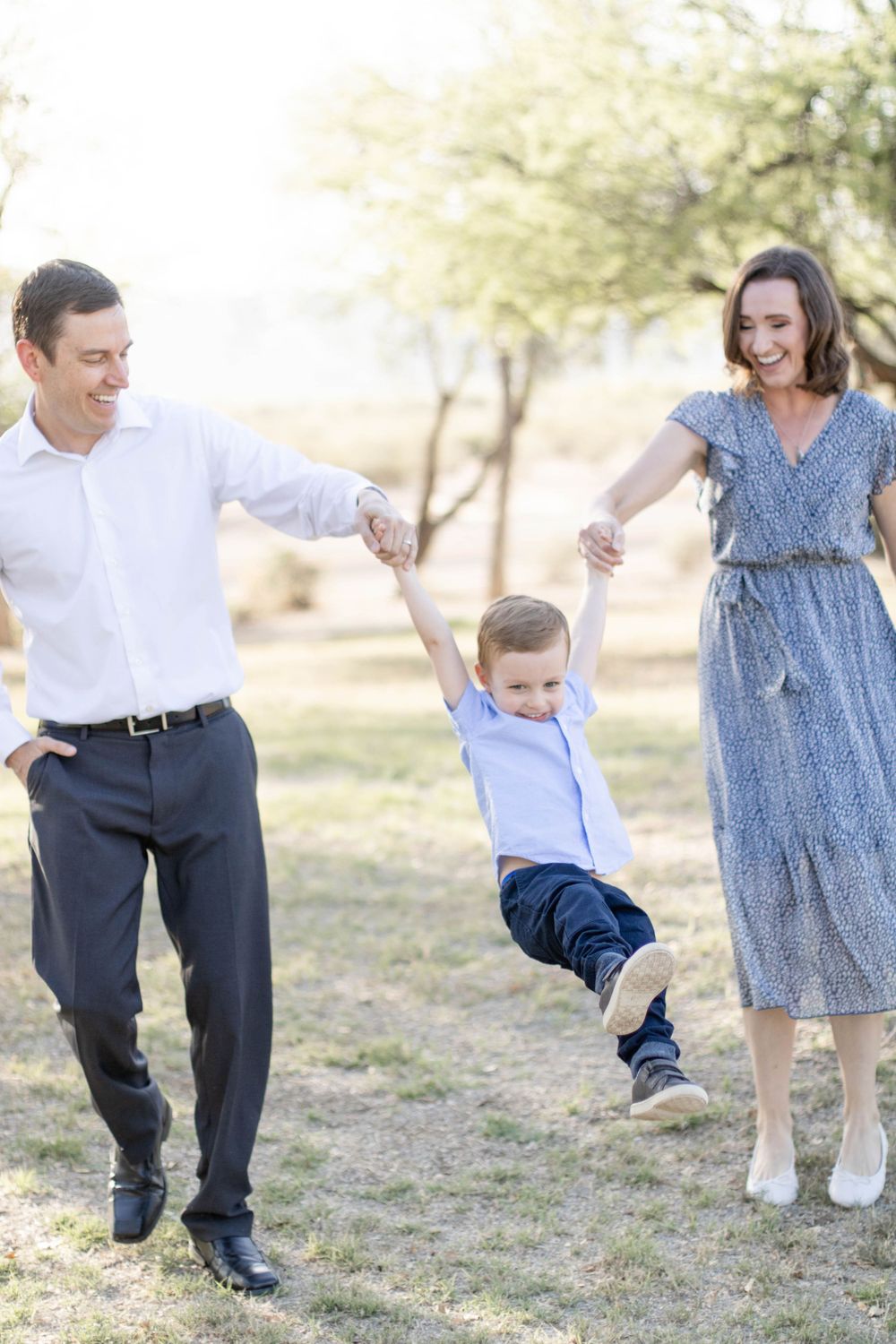 Family photographer in Knoxville. Outdoor family photos. Kid friendly photographer in Knoxville. Family portraits.
