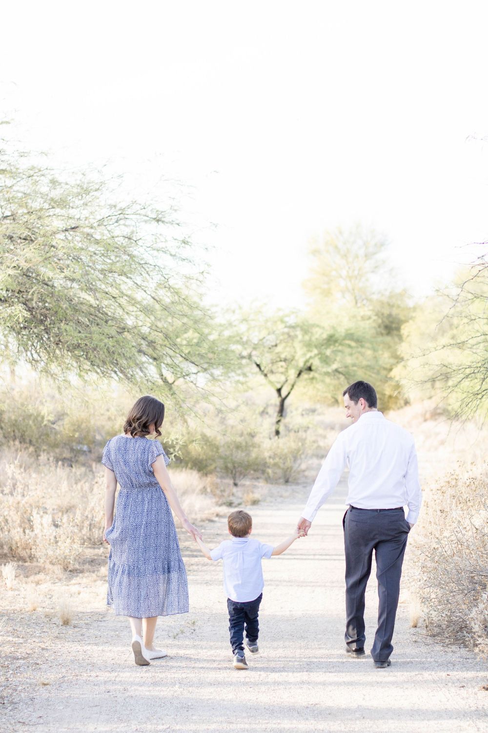 Family photographer in Knoxville. Outdoor family photos. Kid friendly photographer in Knoxville. Family portraits.