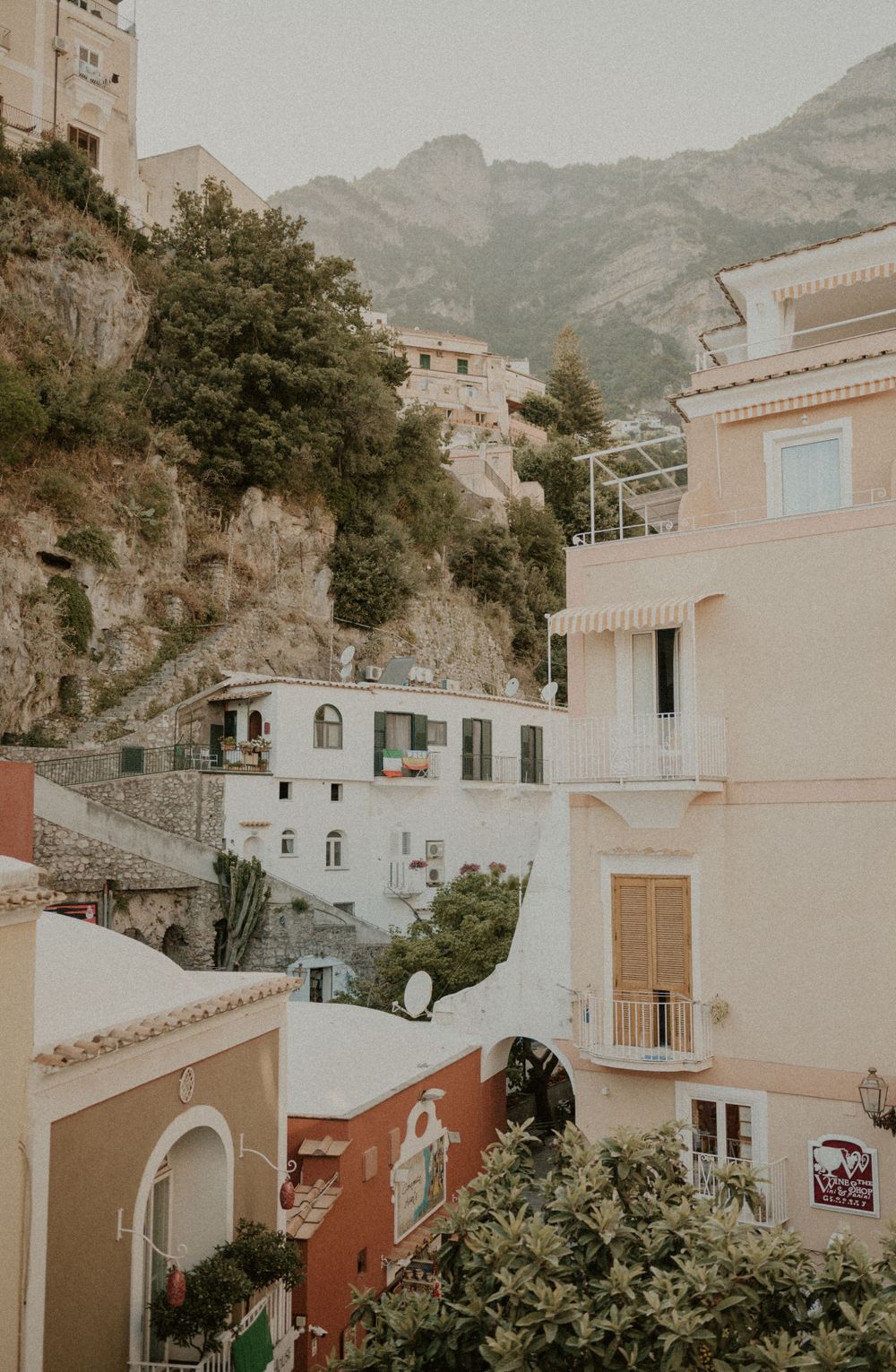 Pastel-colored villas and architecture built into the rocky cliffs of Positano.