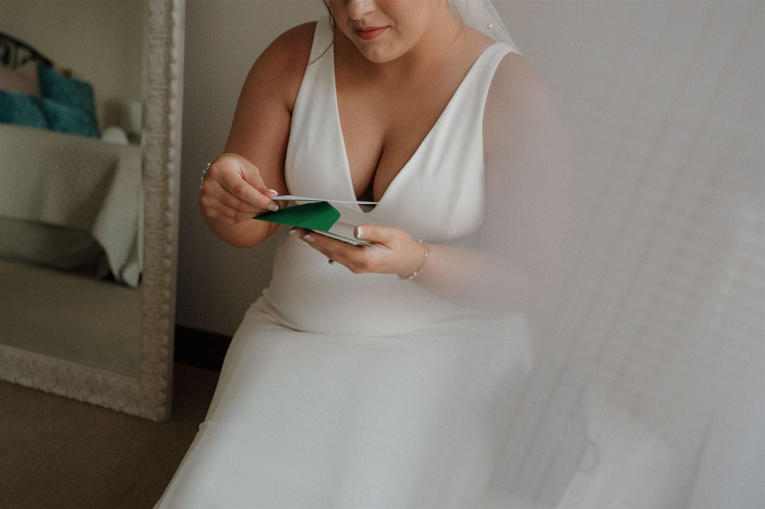 bride getting ready at suite of Fannin Oaks wedding venue in Madisonville, Tx
